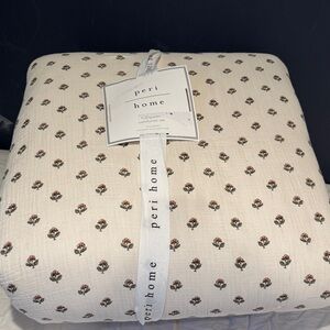 Peri Home gauze Floral Comforter Cream